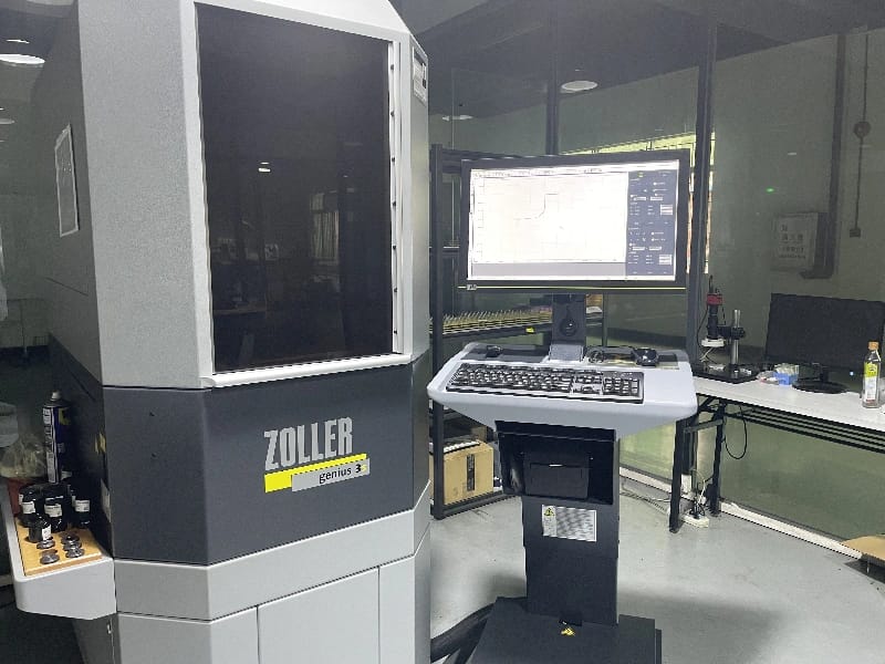ZOLLER spectrum analyzer measuring milling cutter geometry